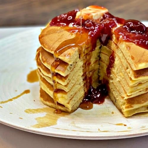 Bana pancakes with jam