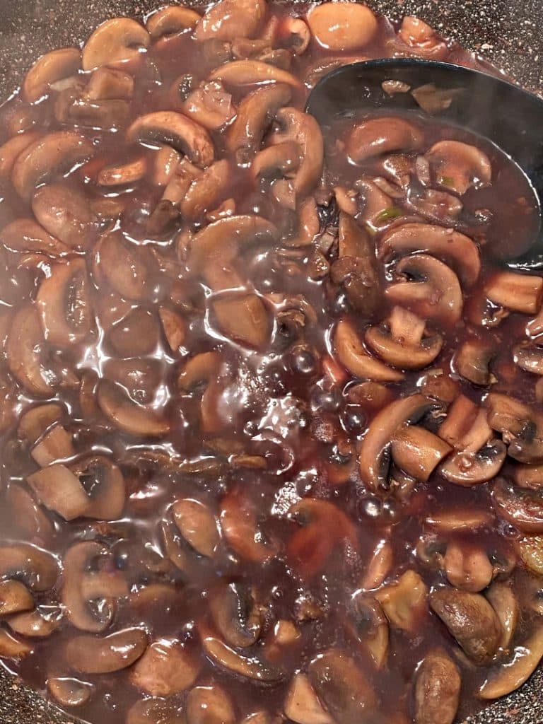 sauteed mushrooms with red wine