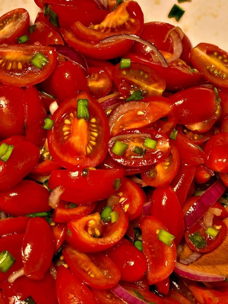 Tomato salad with spring onions