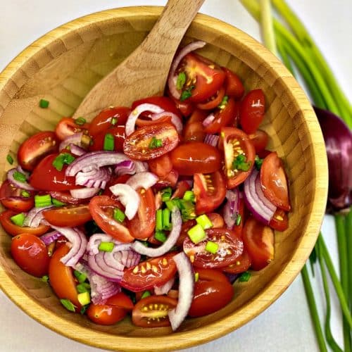 Tomato salad with spring onions