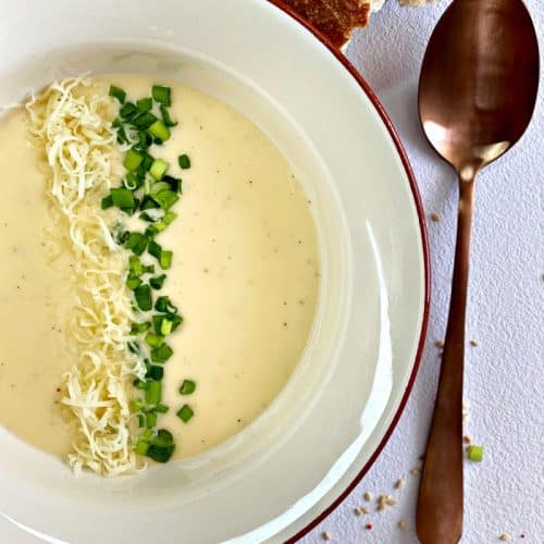 How to serve cheese soup