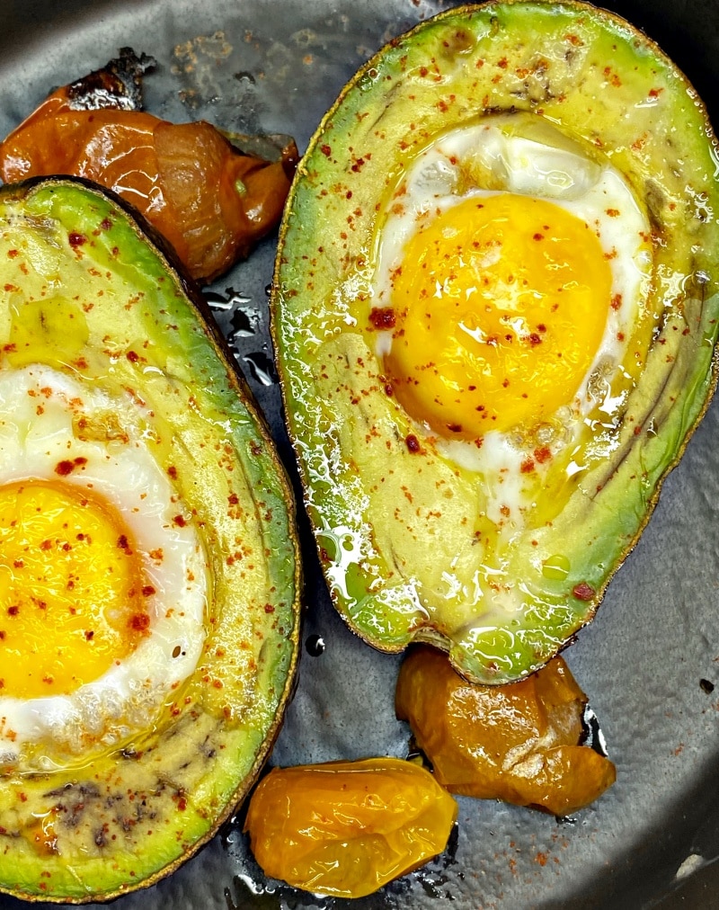 Delicious and Healthy Baked Avocado Egg - Delice Recipes