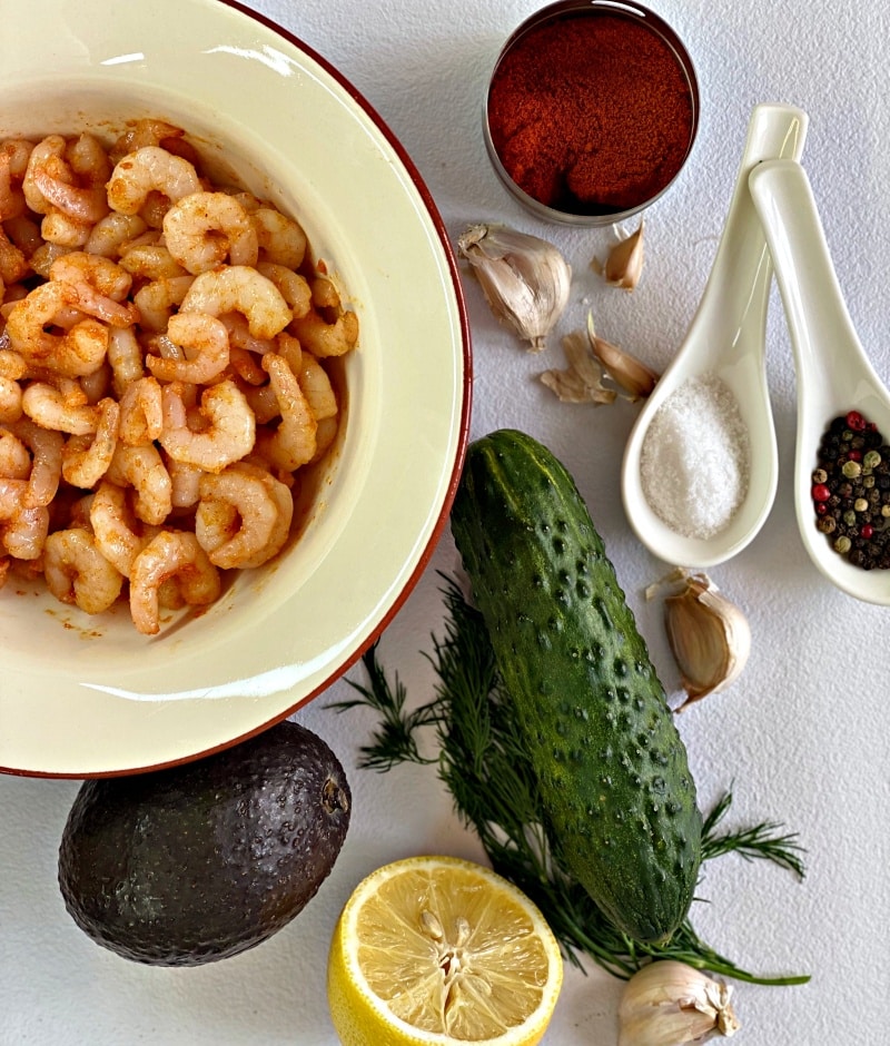 Garlic shrimp and avocado ingredients