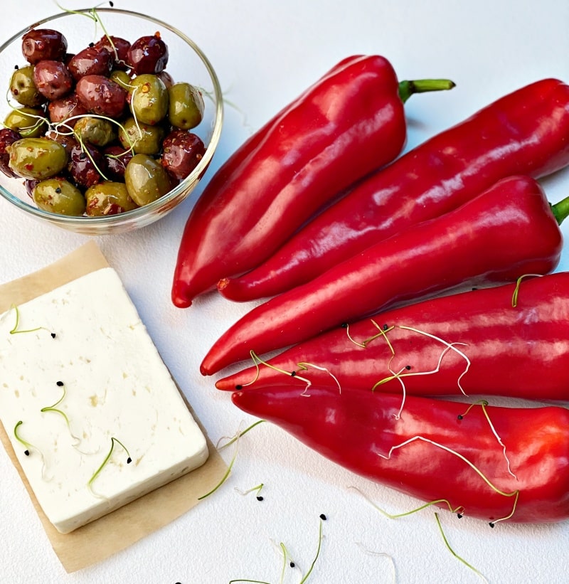 Roasted-red-peppers-with-feta-cheese-ingredients