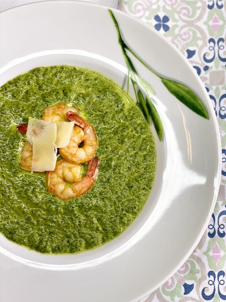 creamy spinach soup with shrimps