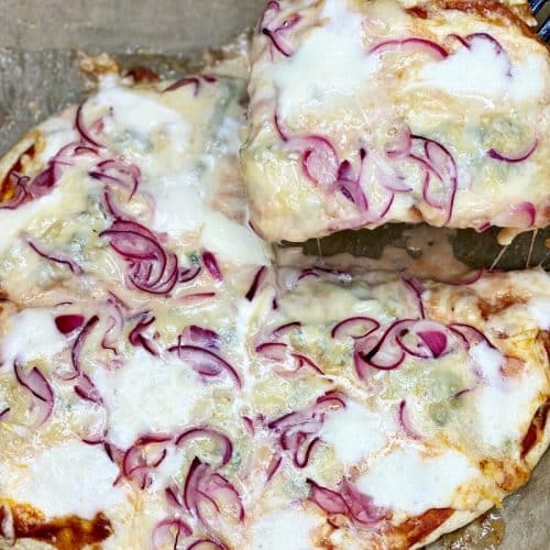 how to make oion&gorgonzola pizza