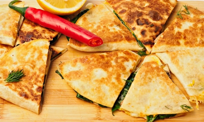 Cheesy Quesadillas with Spinach and Mushrooms 