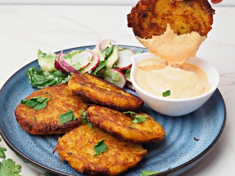 potatoe fritters with red lentils and sriracha sauce dipping