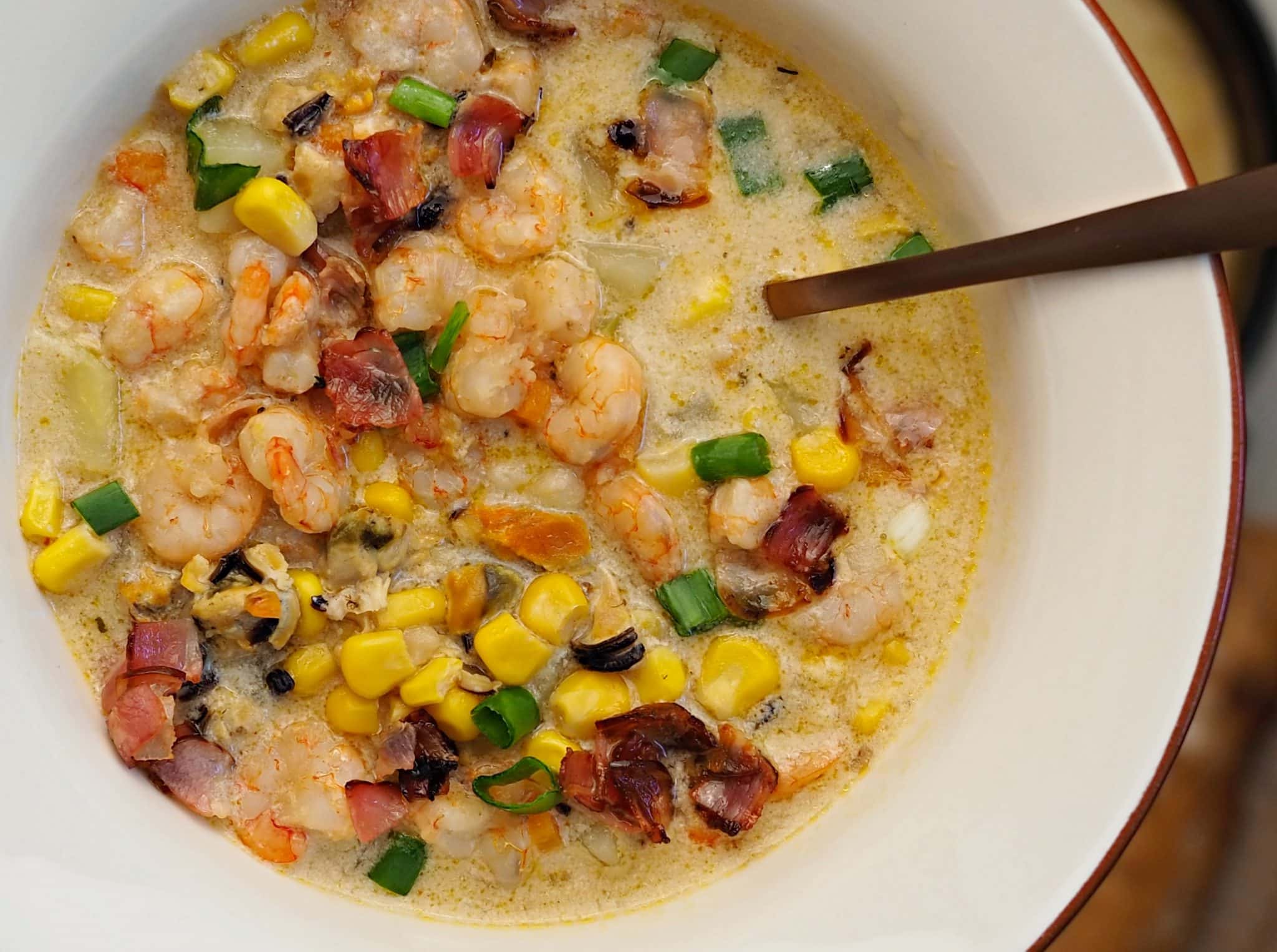 Instant Pot Chowder With Clams & Shrimps - Delice Recipes