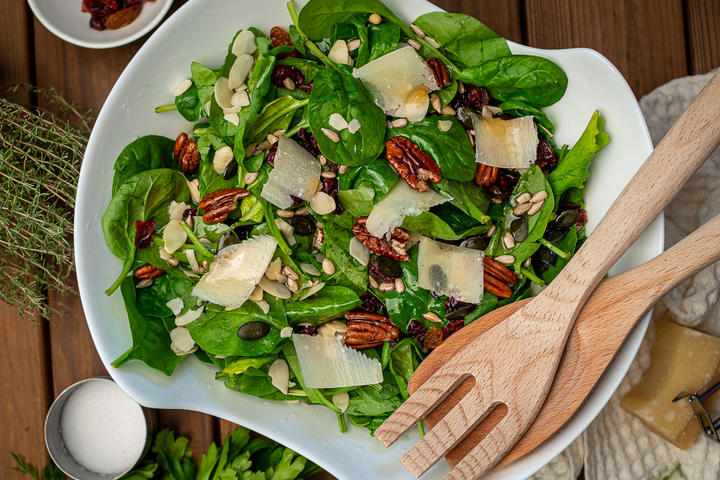 spinach salad with parmesan and nuts