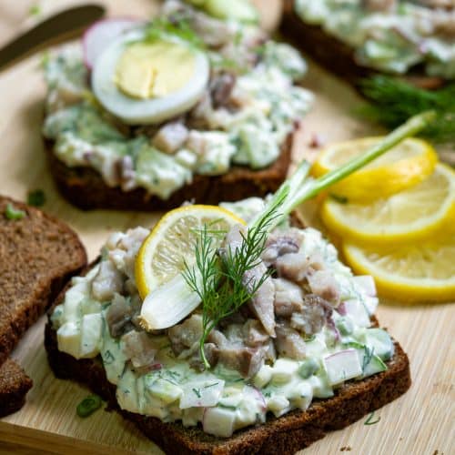 Herring Smørrebrød Danish Sandwich - Delice Recipes