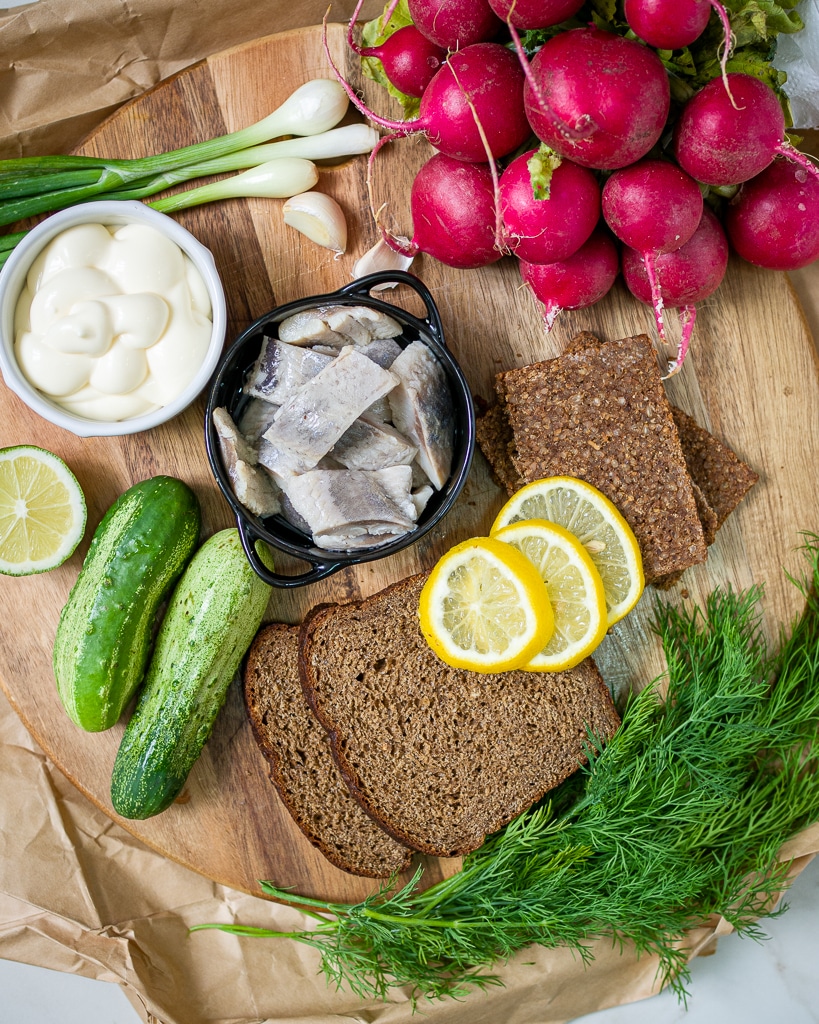 Herring smorrebrod ingredients 