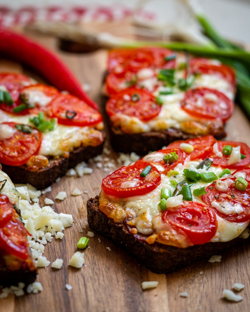 mozzarella tomato toast - caprese toast