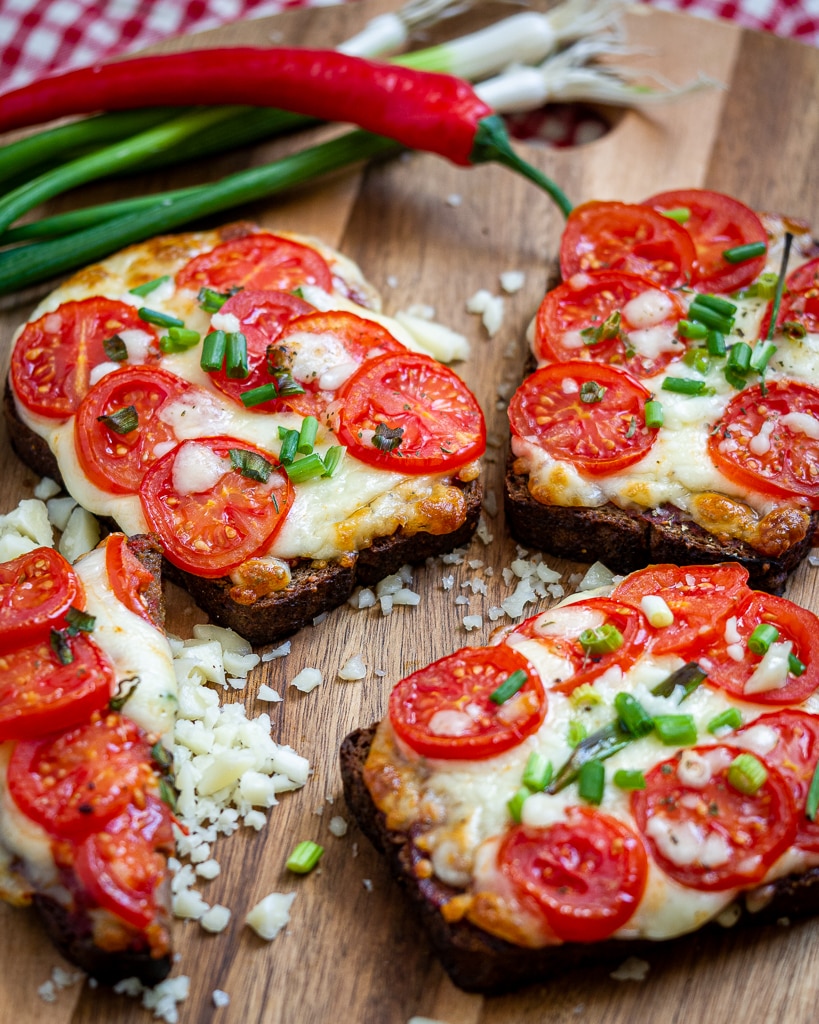 mozzarella tomato toast - caprese toast