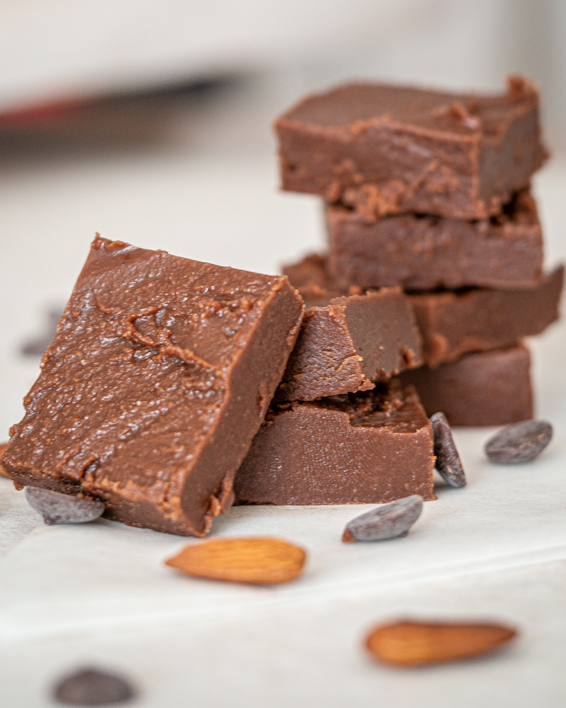 Easy Chocolate Peanut Butter Fudge - Delice Recipes