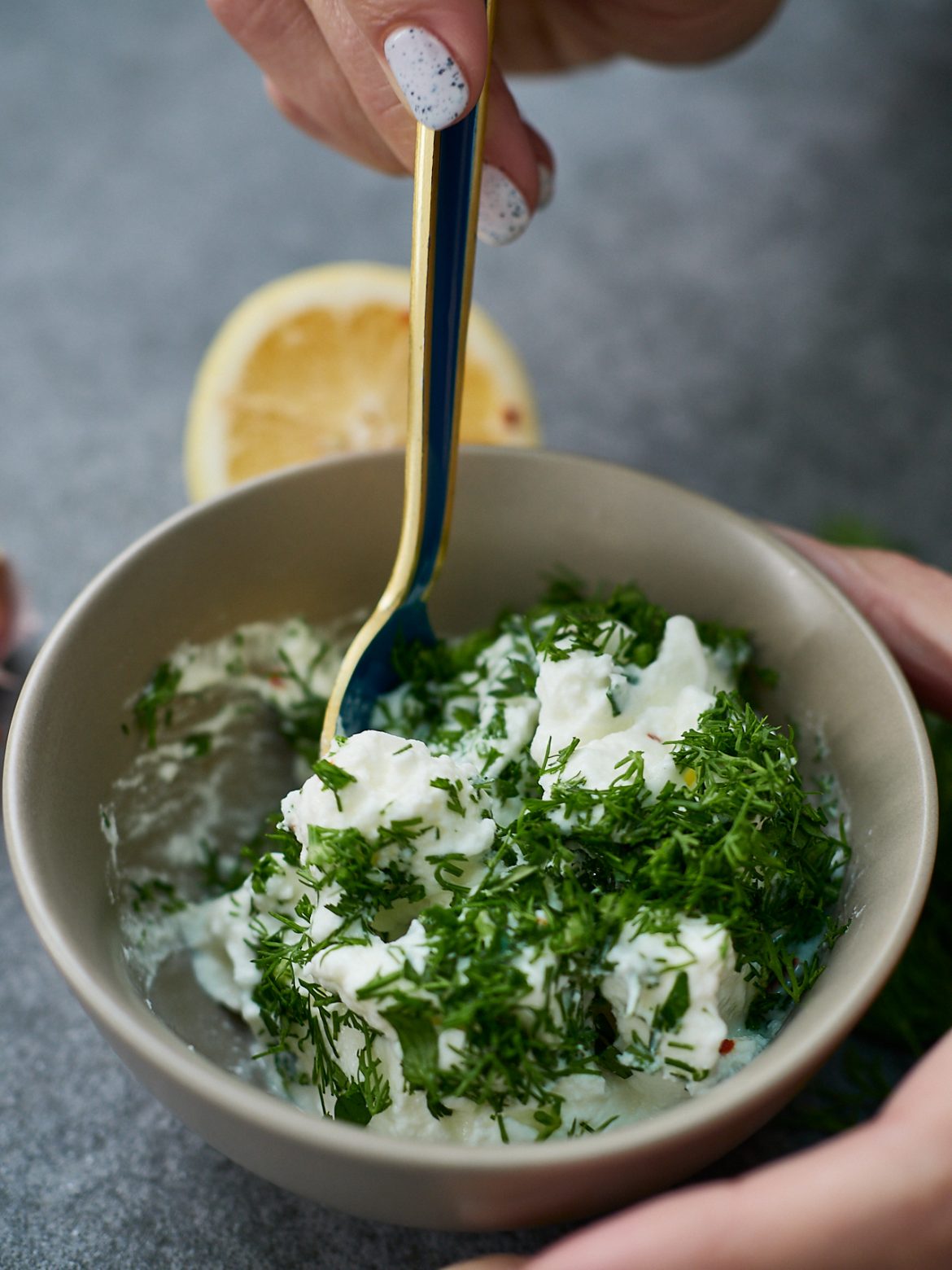 Delicious Lemon Sauce with Yogurt - Delice Recipes