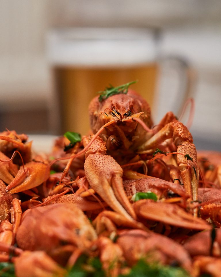 How to Eat Crawfish: Tips &amp; Tricks for Perfect Boiling - Delice Recipes