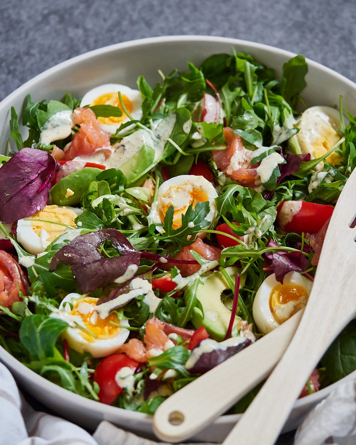 Smoked Salmon Salad with Arugula & Avocado - Delice Recipes