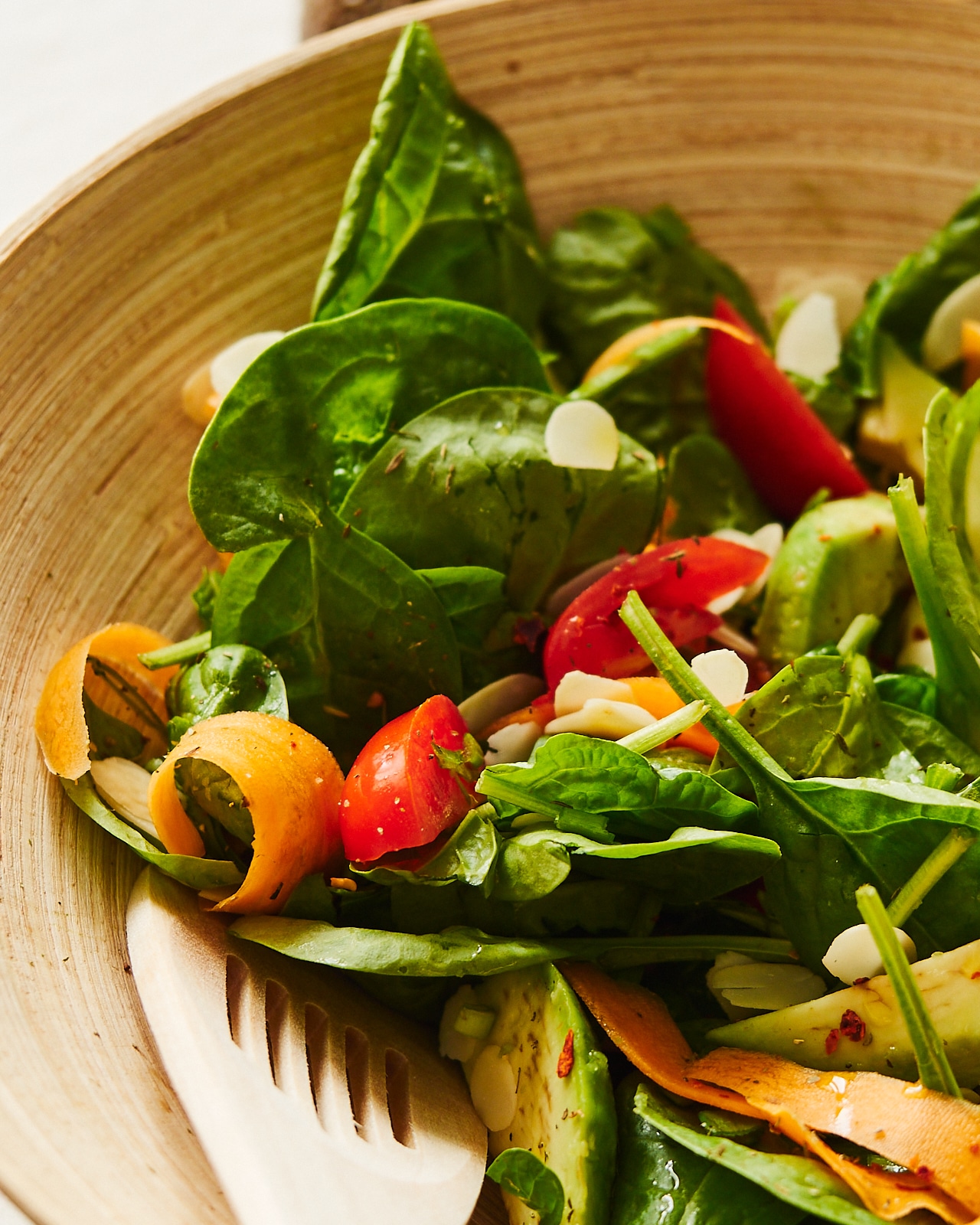 Healthy Spinach Avocado Salad - Delice Recipes