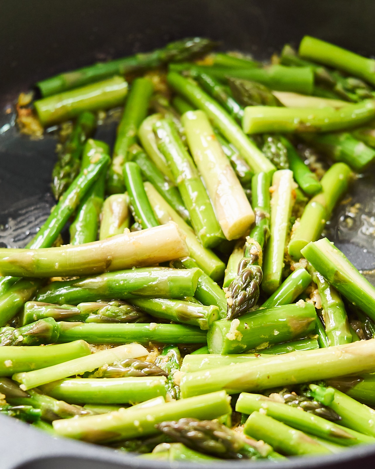 Lemon Garlic Asparagus Pasta [Video] - Delice Recipes