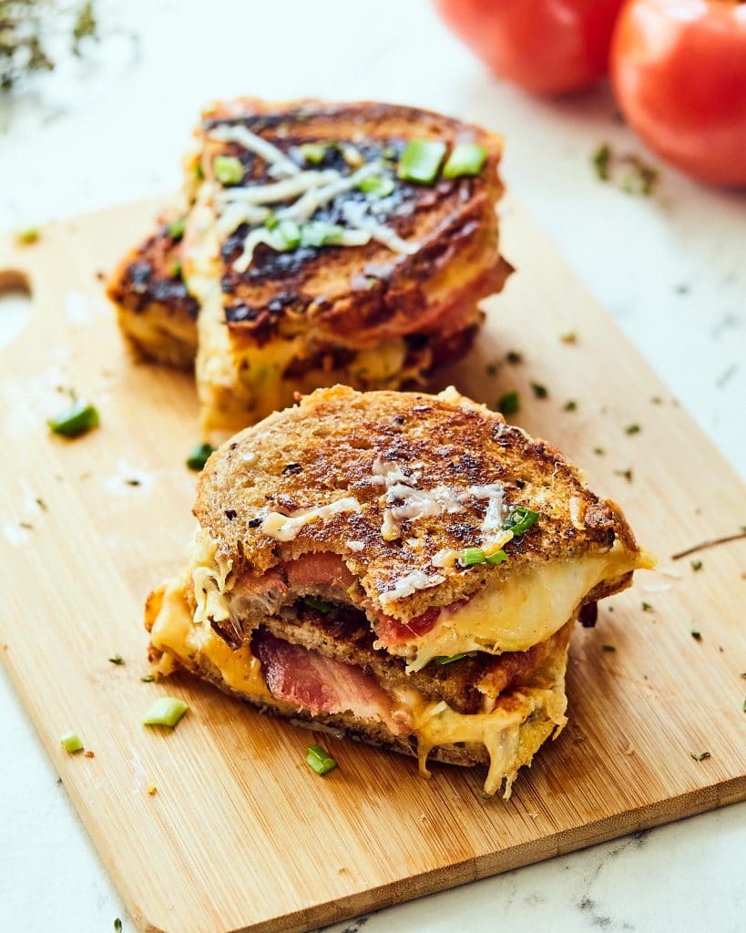 Bacon Sandwich with Cheddar and Tomatoes 
