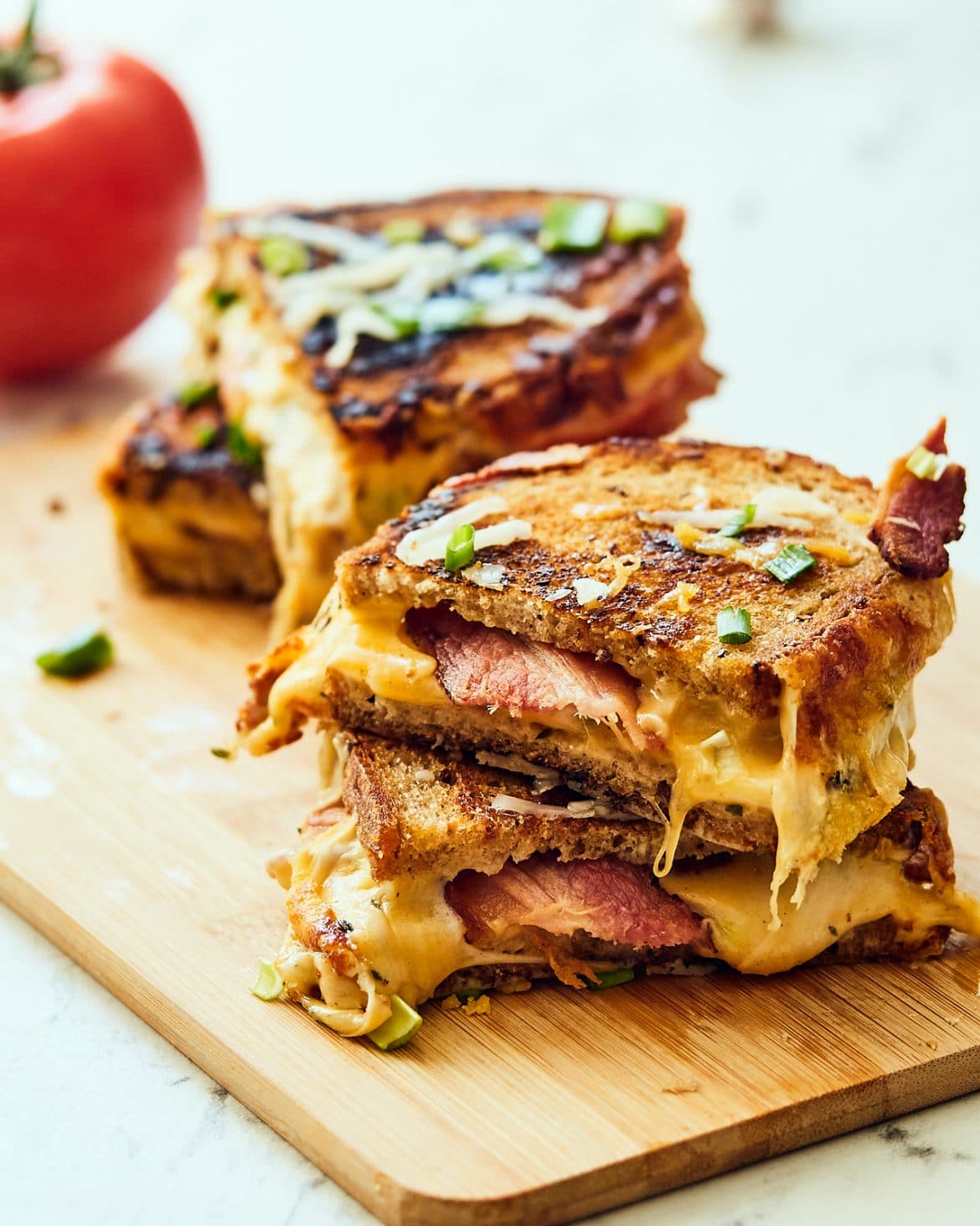 Bacon Sandwich with Cheddar and Tomatoes