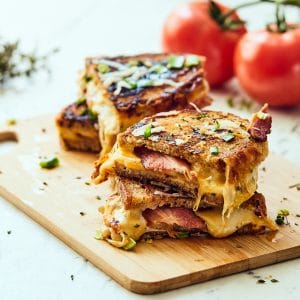 Bacon Sandwich with Cheddar and Tomatoes