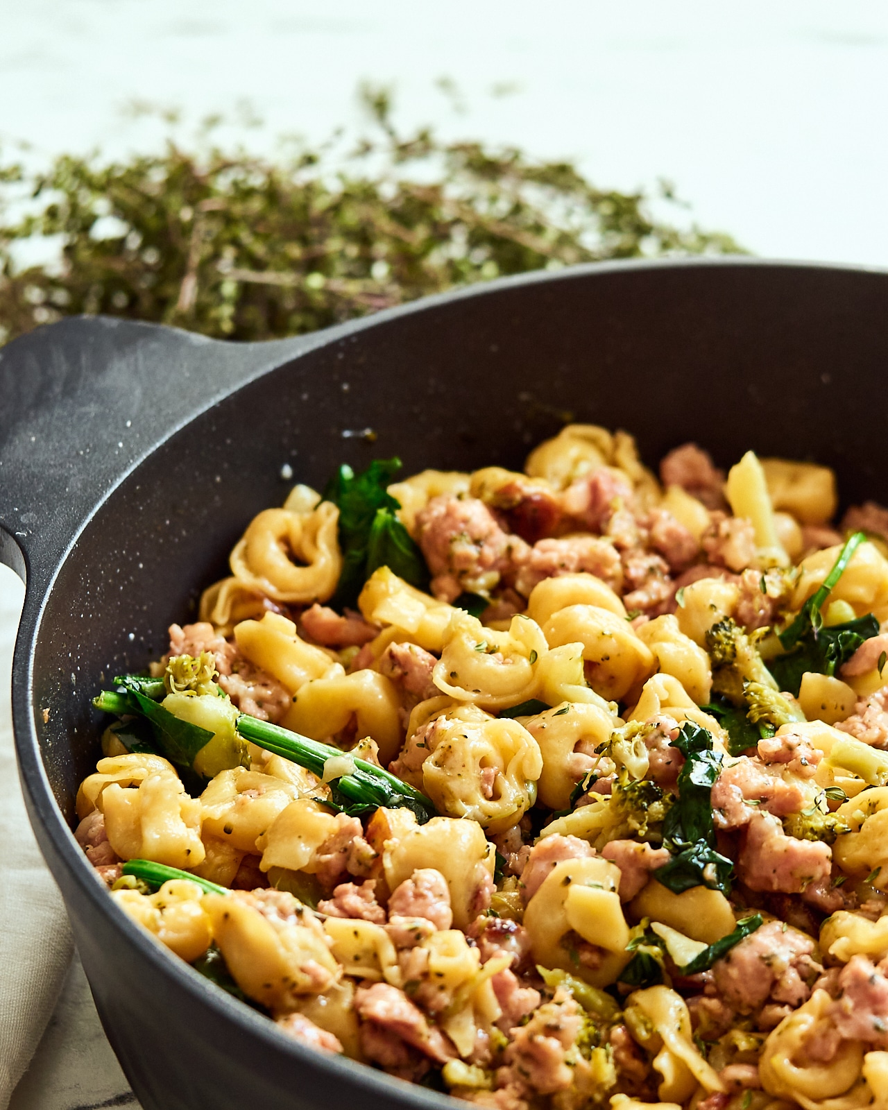 Sausage, Broccoli & Tortellini One-pot - Delice Recipes