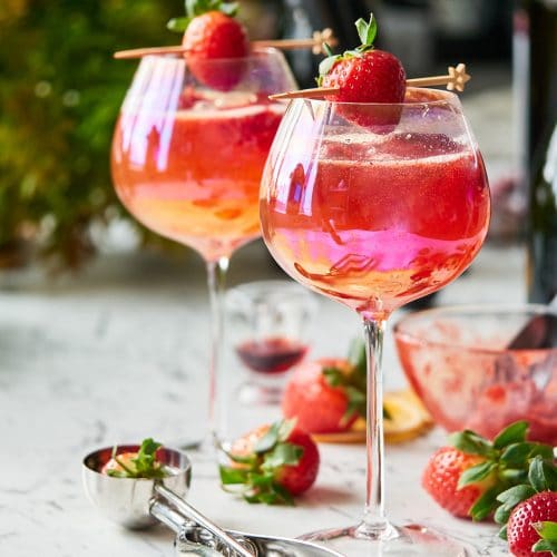 Valentin’s Day Strawberry Sparkling Cocktail