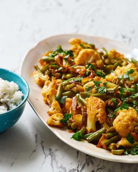 Skillet Cauliflower with Green Beans [Video] - Delice Recipes