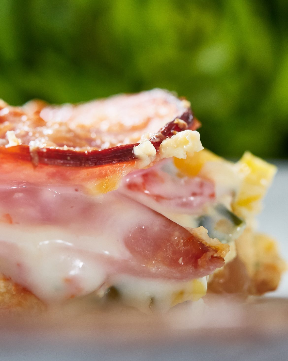 Egg Breakfast Pizza [VIDEO] - Delice Recipes