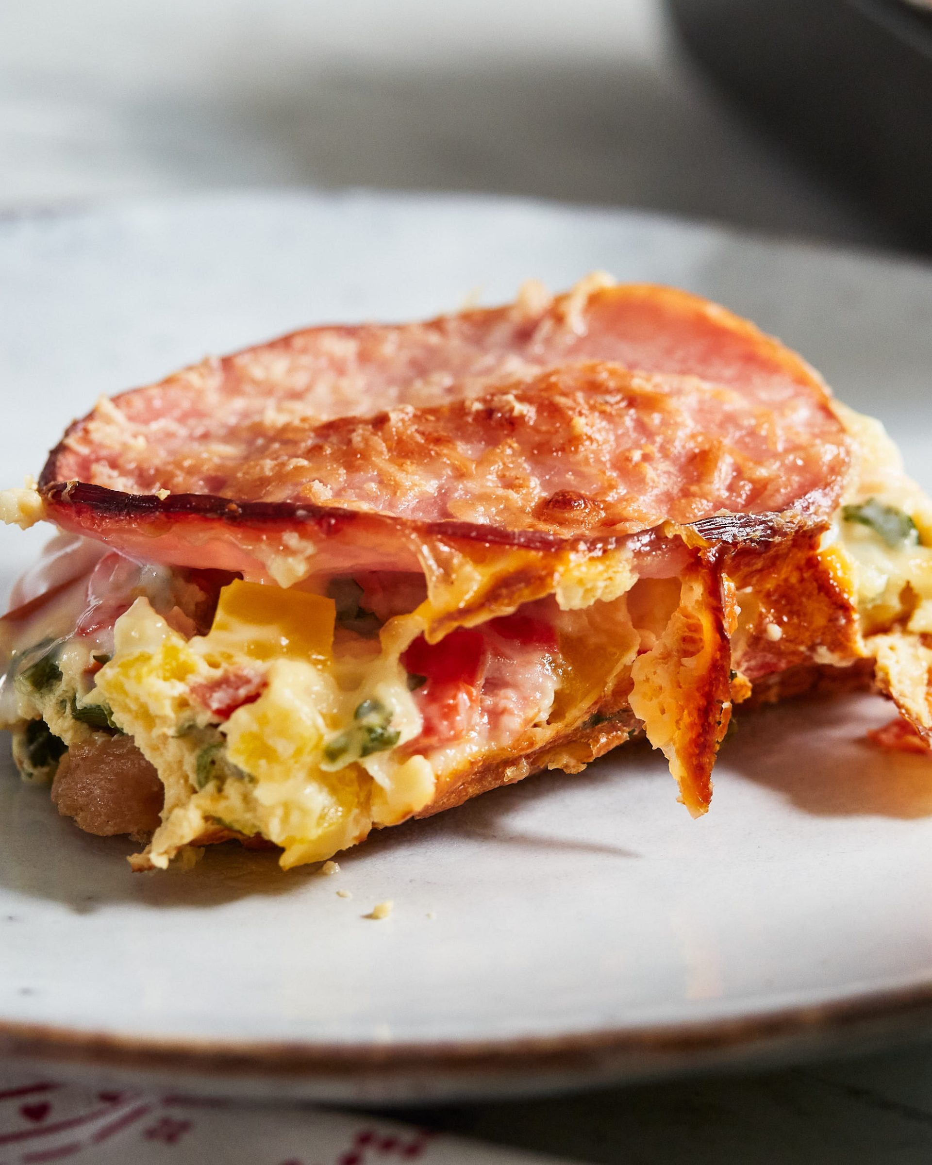 Egg Breakfast Pizza [VIDEO] - Delice Recipes